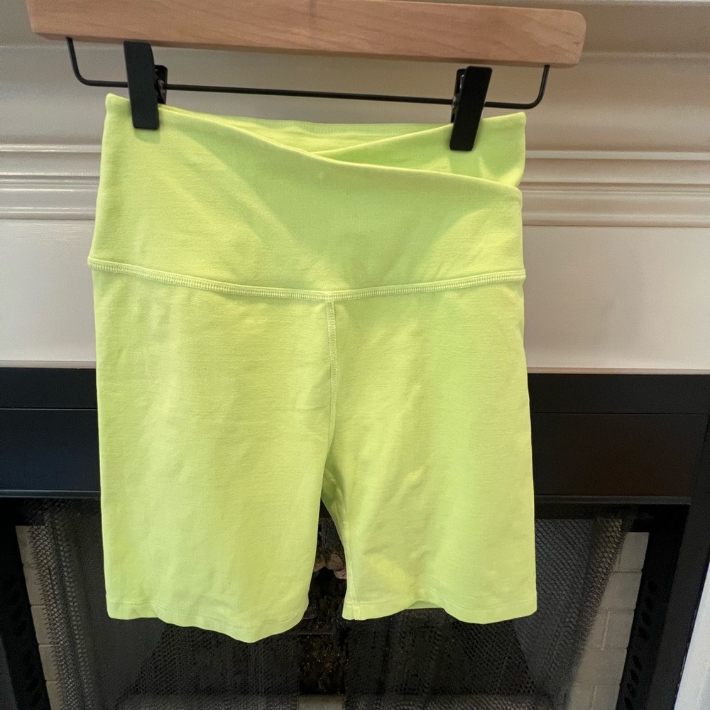 Beyond Yoga High Waisted Crossover Bike Shorts SpaceDye At Your Leisure Medium - Picture 6 of 7